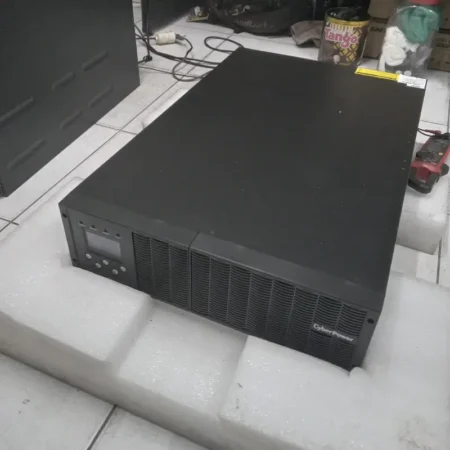 Foto bagian depan UPS CyberPower OLS6000ERT6U - Second