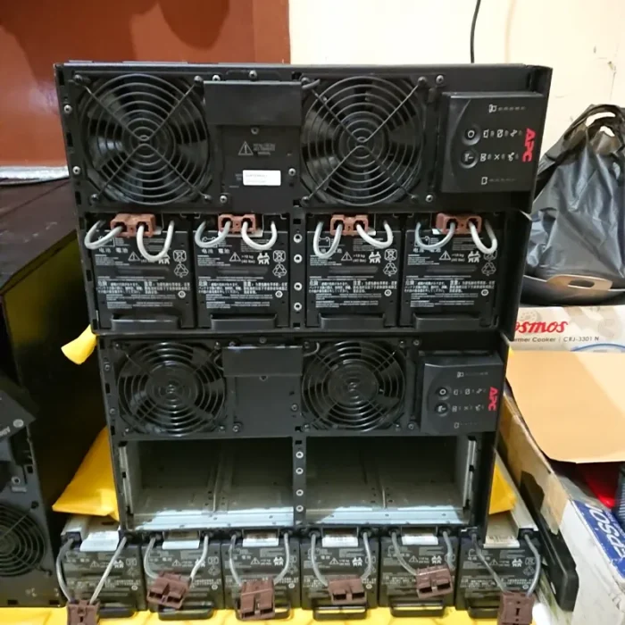 Foto stok UPS APC SURT10000XLI - Second