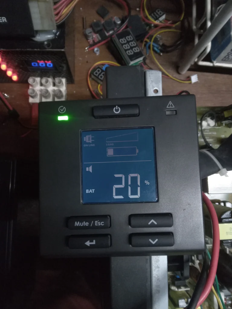 Selesai Servis Charger UPS APC SRV1KI Proses Charging Battery 20%