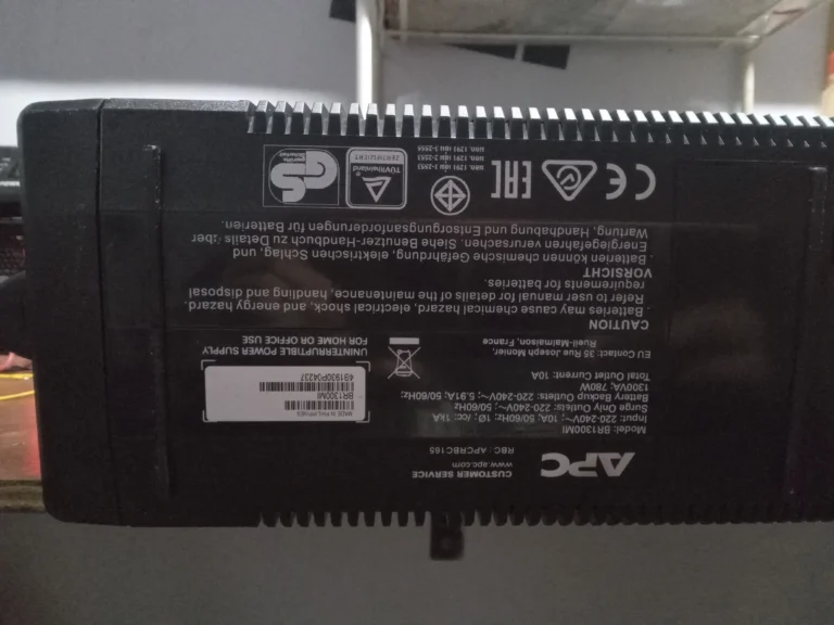 Tipe dan serial number UPS APC BR1300MI