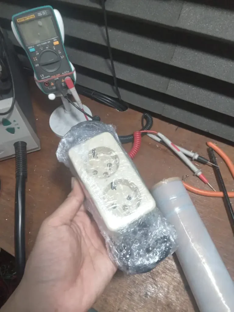 Bonus Steker Output UPS APC SRV1KI Second (Pesanan)