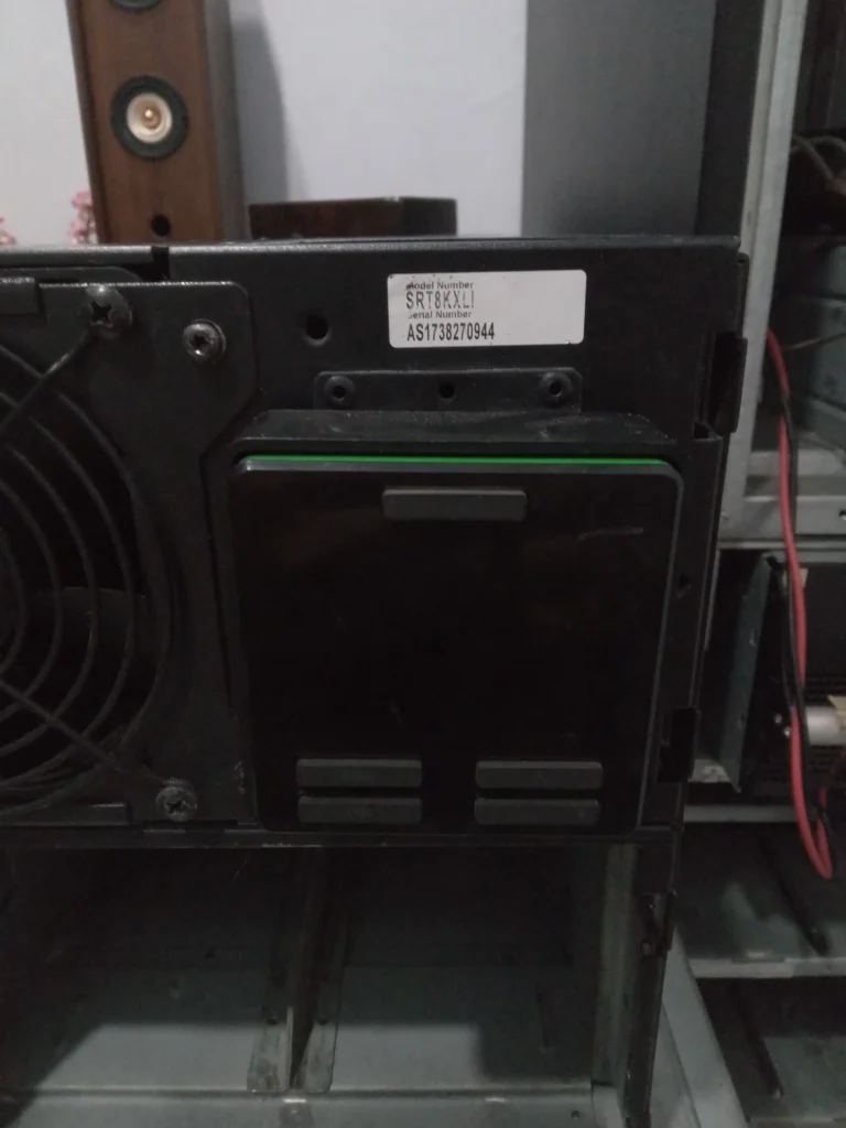 Foto Label Serial Number UPS APC SRT8KXLI - Second