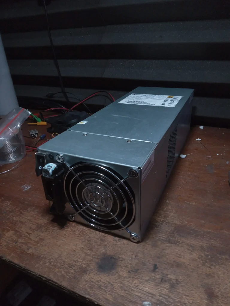 Foto PSU 3Y Power YM-3531A dari belakang kipas