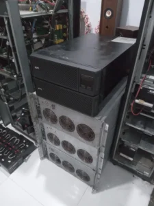 Foto UPS APC SRT8KXLI - Second Dari Samping