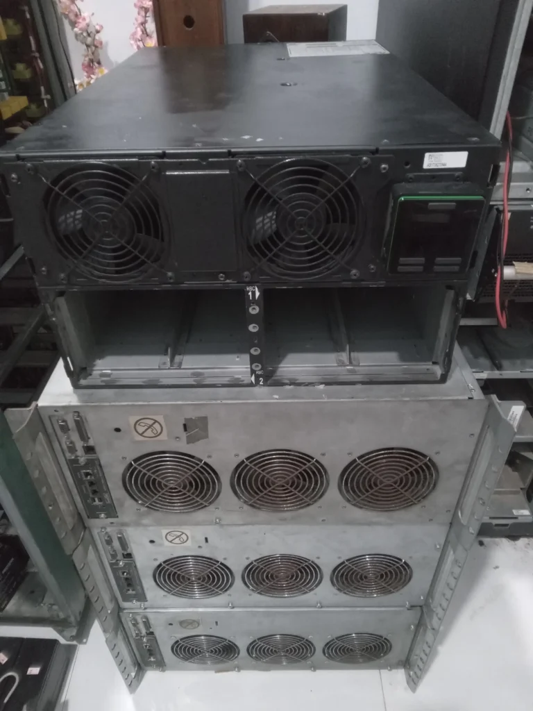 Foto UPS APC SRT8KXLI Tanpa Cover Depan - Second