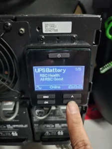 Perbaikan Servis UPS APC SRT10KXLI Pengetesan battery sudah terbaca dalam kondisi normal