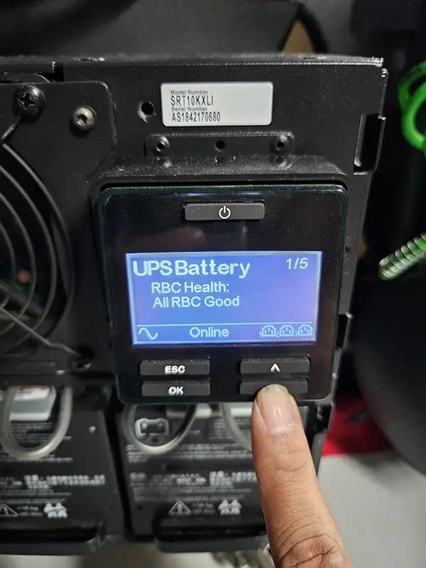 Perbaikan Servis UPS APC SRT10KXLI Pengetesan battery sudah terbaca dalam kondisi normal