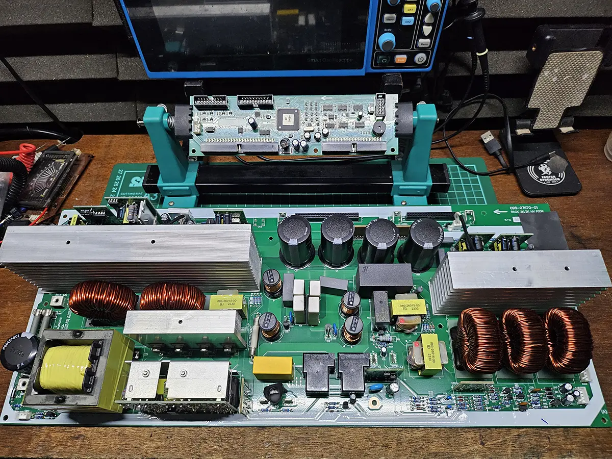 Perbaikan Servis Service UPS Eaton 9SX3000IR Fault indikator led merah menyala, komponen lemah, Mainboard PSDR terbakar