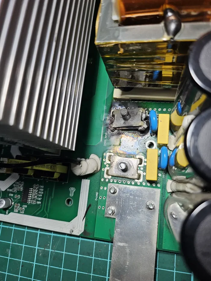 Servis Perbaikan Inverter Solar Charger PowMr POW-HVM 10.2M Error 04, battery voltage too low, battery disconnected